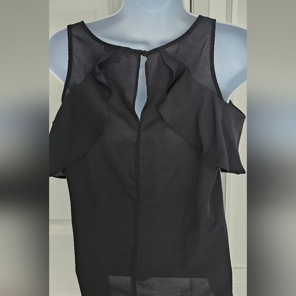 LE CHÂTEAU Floral Print Cold Shoulder Blouse - Picture 3 of 6